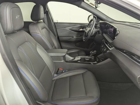Used 2024 Buick Envista Sport Touring w/ Convenience II Package FWD image 29
