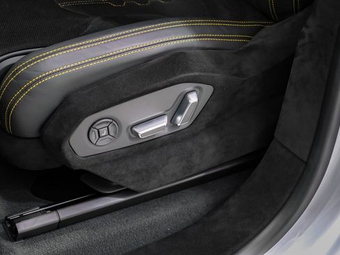 Used 2024 Lamborghini Urus Performante image 36