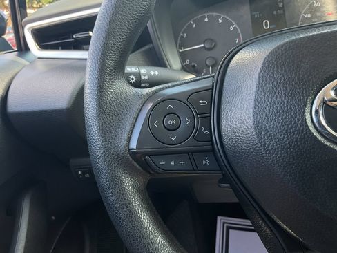 Used 2025 Toyota Corolla LE FWD image 34