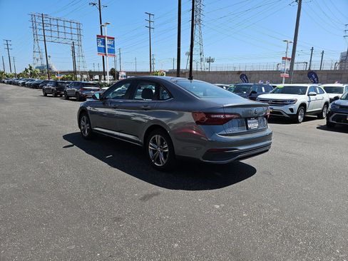 Used 2022 Volkswagen Jetta SE FWD image 7