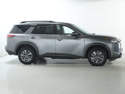 Certified 2025 Nissan Pathfinder SV FWD image 11