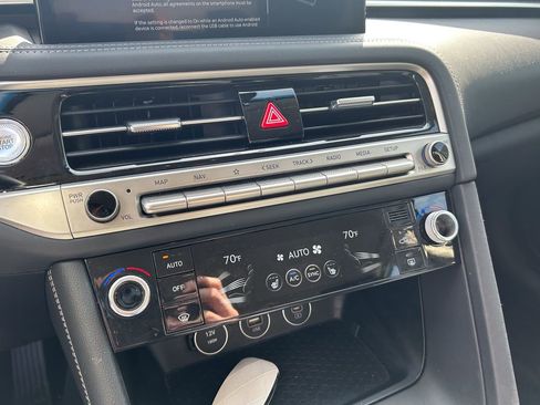 Used 2025 Genesis G70 2.5T image 24