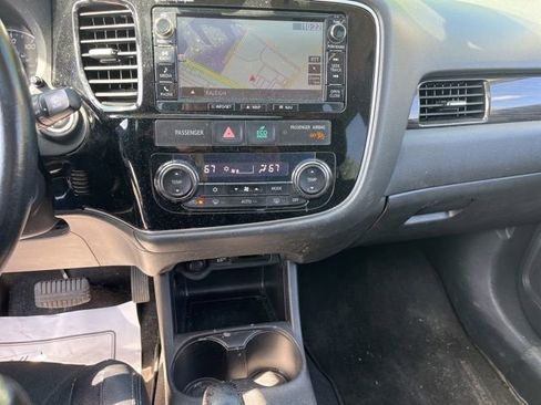 Used 2016 Mitsubishi Outlander GT image 21