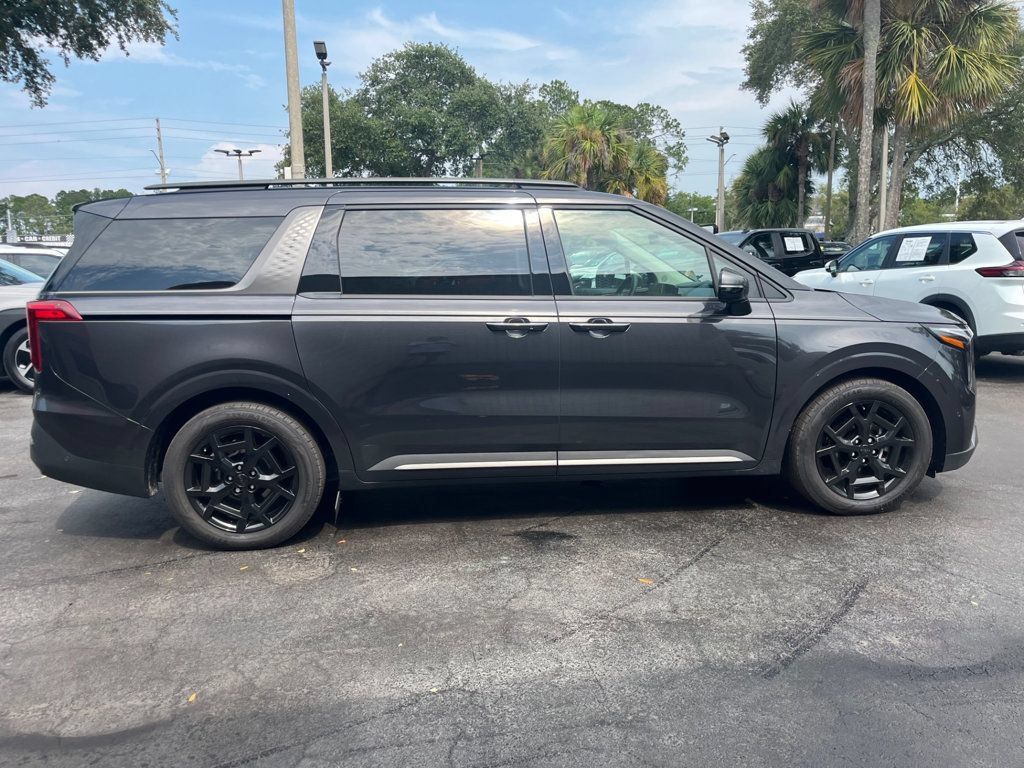 Used 2026 Kia Carnival SX w/ SX Dark Edition Package FWD image 7