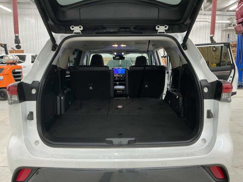 Used 2024 Toyota Highlander Limited image 29