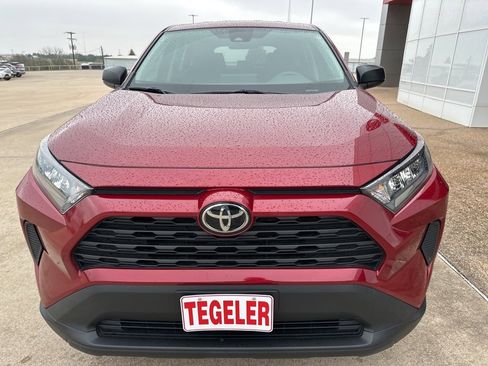 Used 2022 Toyota RAV4 LE image 2