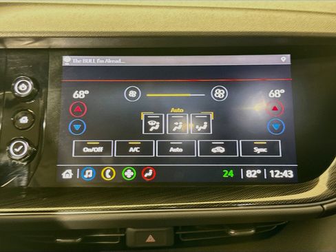 Used 2022 Buick Envision Essence w/ Safety Package FWD image 16