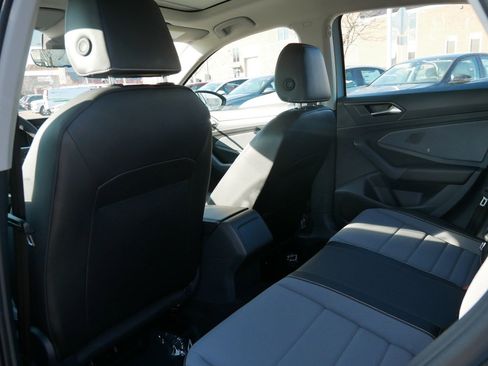 New 2026 Volkswagen Jetta SE FWD image 6