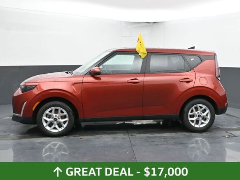 Used 2025 Kia Soul LX w/ LX Technology Package FWD image 9