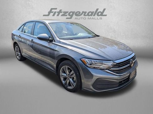 Used 2024 Volkswagen Jetta SE image 1