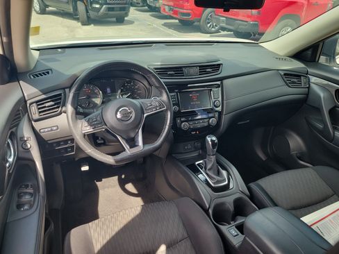Certified 2019 Nissan Rogue SV FWD image 17