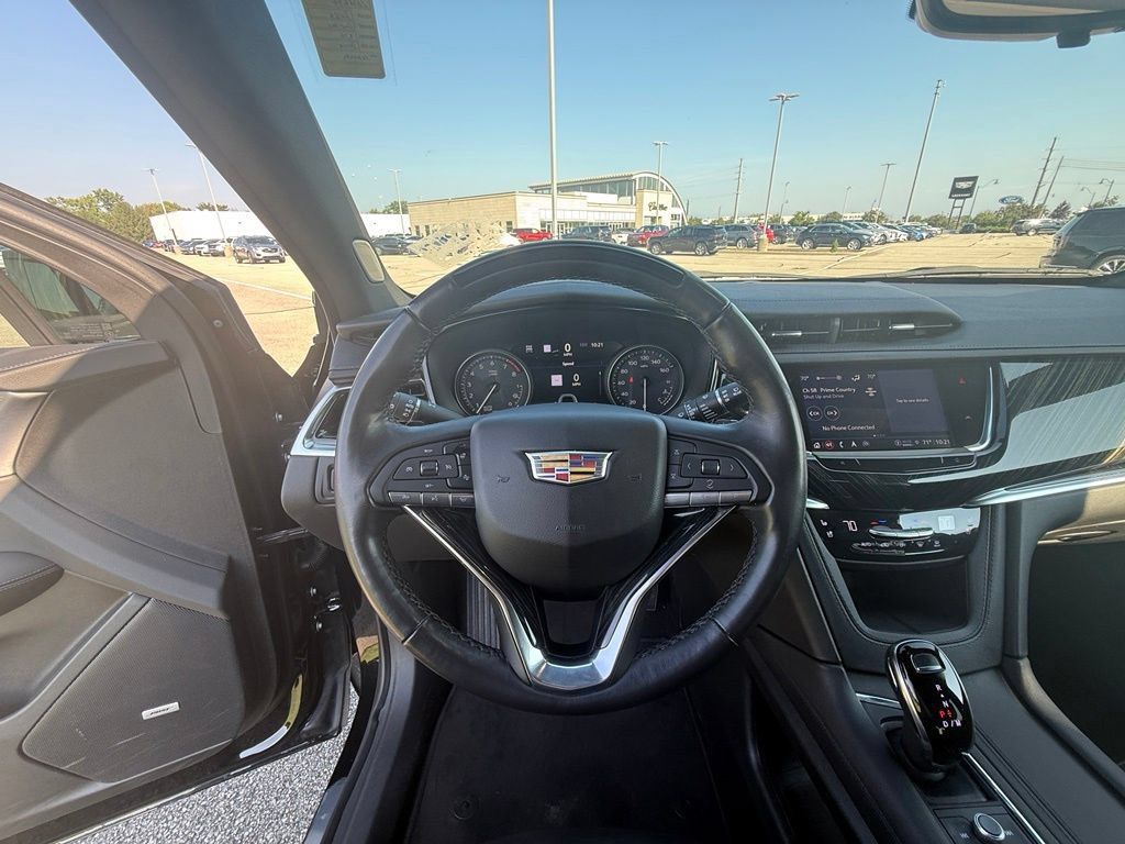 Certified 2025 Cadillac XT6 Premium Luxury w/ Technology Package AWD/4WD image 18