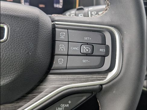 Used 2024 Jeep Wagoneer Series II image 18