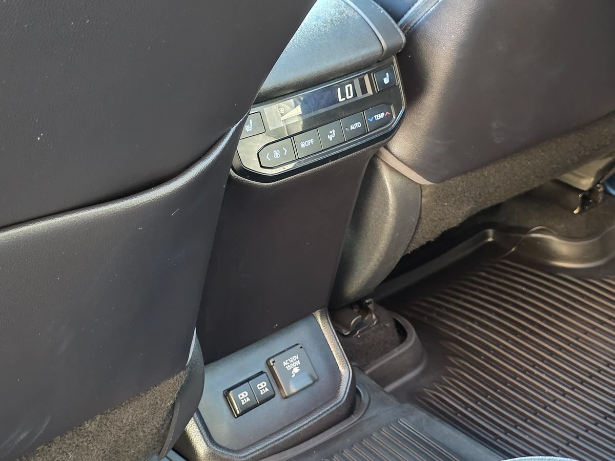 Used 2021 Toyota Highlander Platinum AWD/4WD image 29