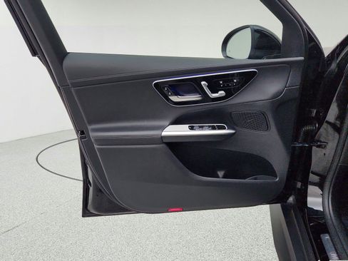 Used 2026 Mercedes-Benz GLC 300 image 31