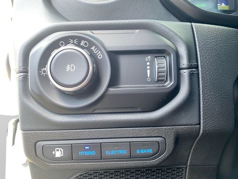 Used 2024 Jeep Wrangler Unlimited Sahara w/ Technology Group AWD/4WD image 16