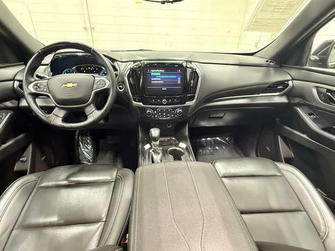 Used 2023 Chevrolet Traverse LT w/ LT Premium Package AWD/4WD image 32