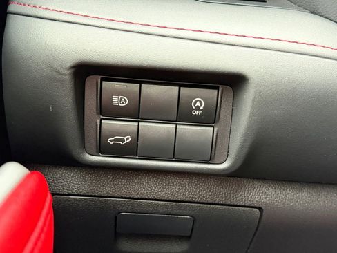 Used 2023 Toyota Highlander L image 10