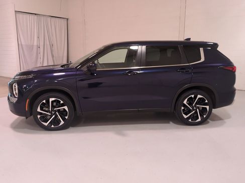 Used 2023 Mitsubishi Outlander SE AWD/4WD image 6