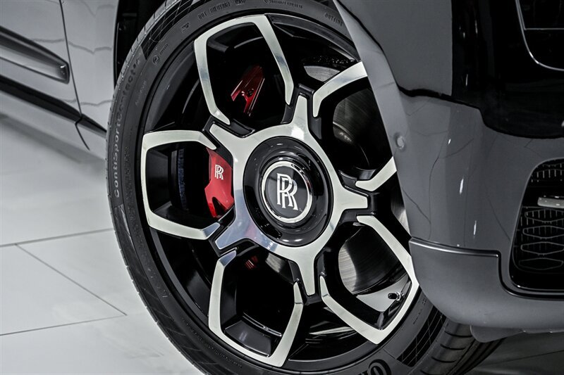 Used 2022 Rolls-Royce Cullinan Black Badge w/ Dark Exterior Package AWD/4WD image 3