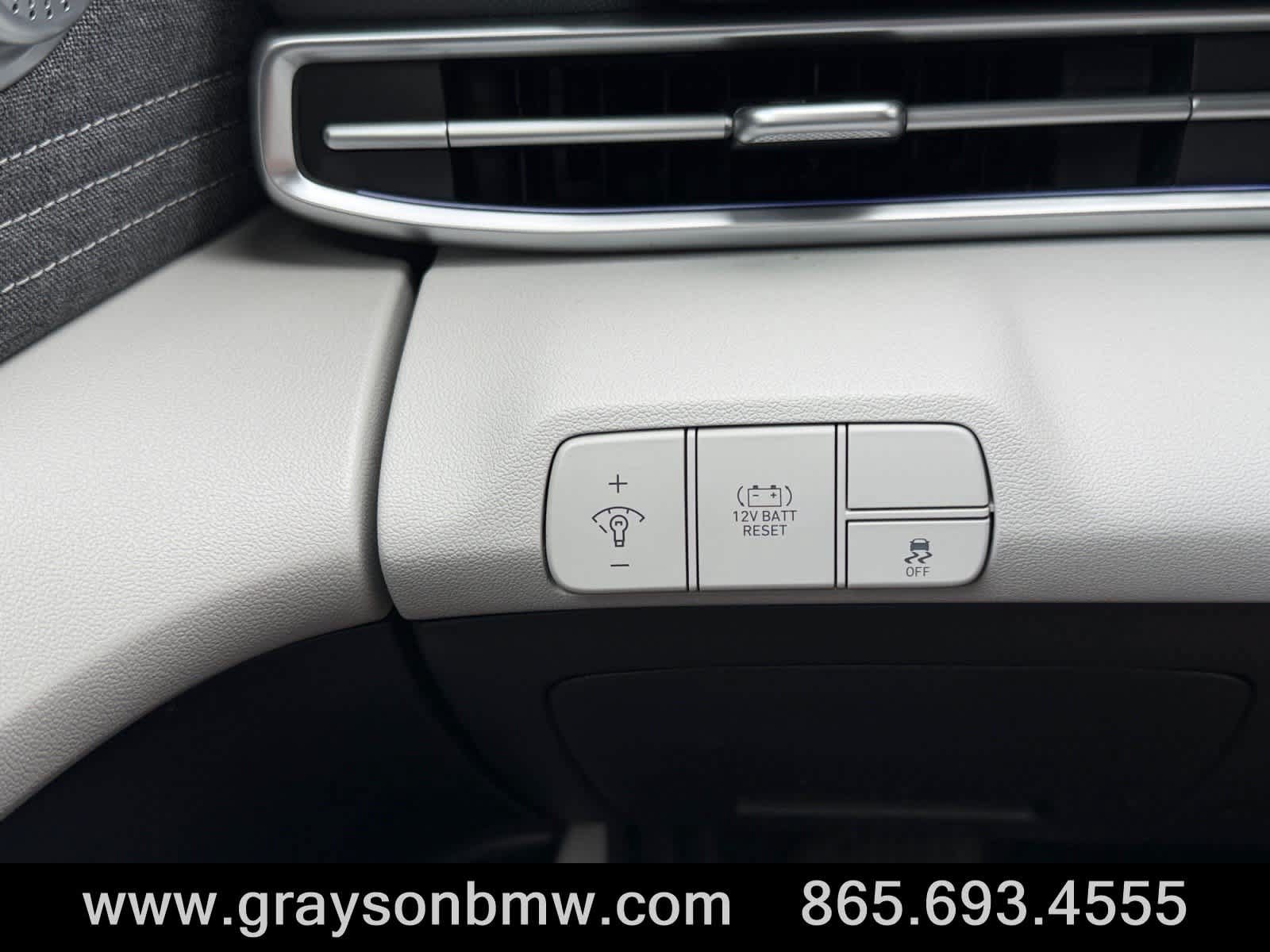 Used 2025 Hyundai Elantra Limited FWD image 21
