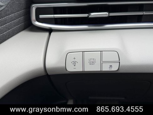 Used 2025 Hyundai Elantra Limited FWD image 21