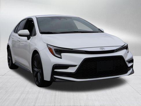 Used 2025 Toyota Corolla SE FWD image 2