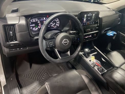 Used 2024 Nissan Pathfinder SL image 10