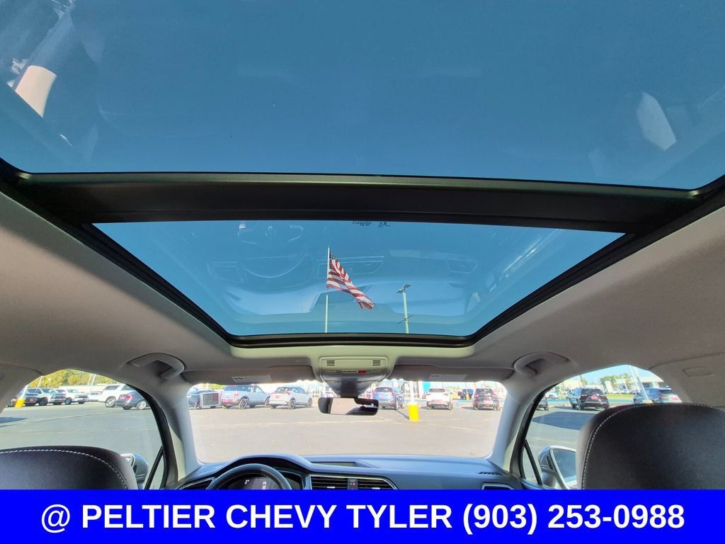 Used 2023 Volkswagen Tiguan SE w/ Panoramic Sunroof Package FWD image 40