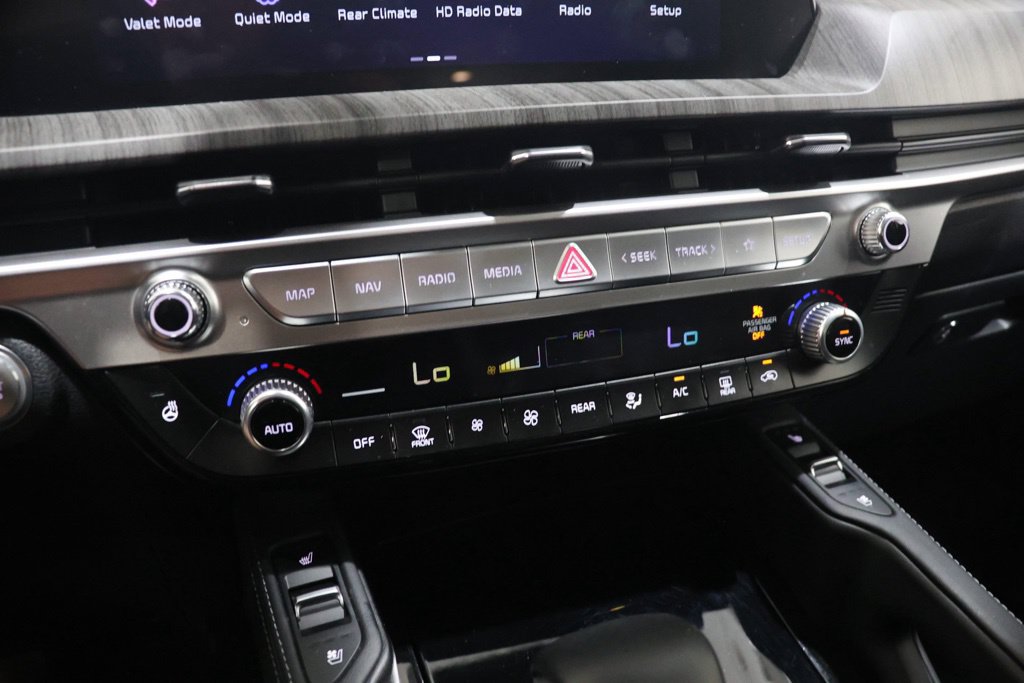 Used 2024 Kia Telluride EX w/ EX Captain's Chair Package AWD/4WD image 30