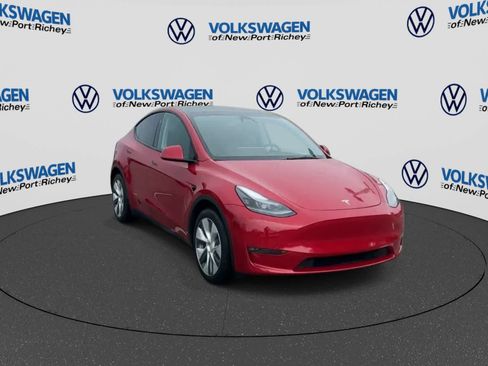 Used 2023 Tesla Model Y Long Range AWD/4WD image 2