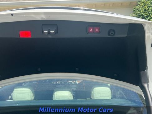 Used 2019 Mercedes-Benz E 300 4MATIC image 12