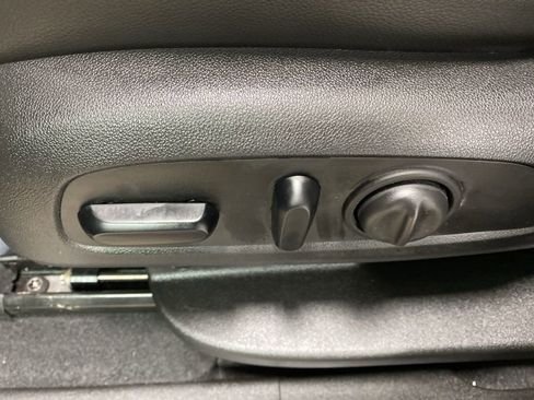 Used 2020 Chevrolet Equinox Premier image 33