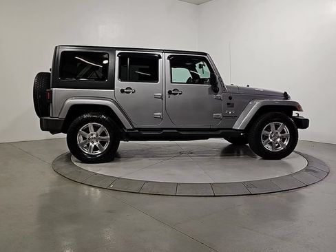 Used 2017 Jeep Wrangler Unlimited Sahara w/ Max Tow Package AWD/4WD image 7