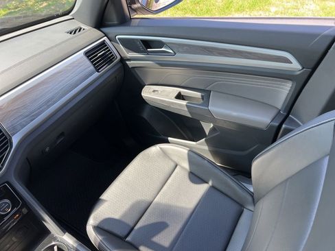 Used 2022 Volkswagen Atlas Cross Sport SE FWD image 26