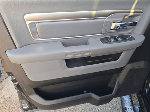 Used 2020 RAM 1500 Classic SLT image 15