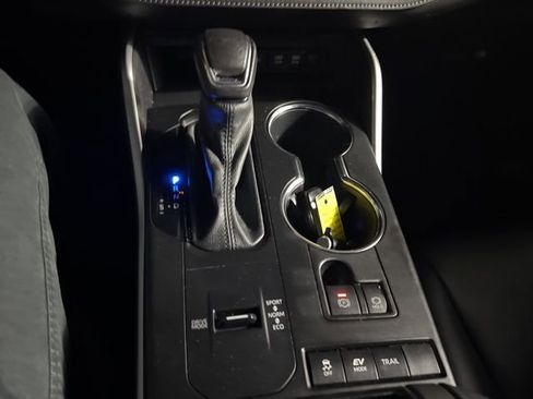 Used 2021 Toyota Highlander XLE image 19