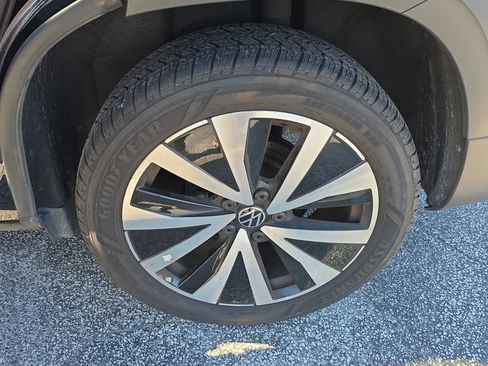 Used 2024 Volkswagen Taos SE image 13