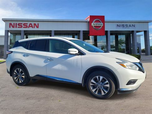 Used 2016 Nissan Murano S image 2