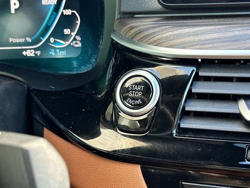 Used 2023 BMW 530e w/ M Sport Package image 25