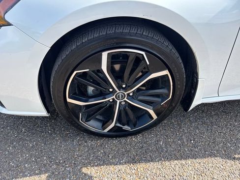 Certified 2024 Nissan Altima 2.5 SR w/ SR Premium Package FWD image 14