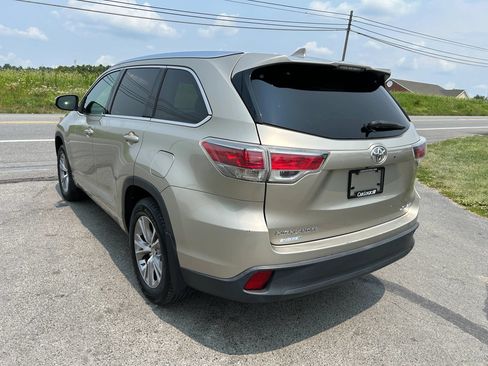 Used 2014 Toyota Highlander XLE AWD/4WD image 6