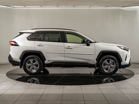 Used 2025 Toyota RAV4 LE AWD/4WD image 4