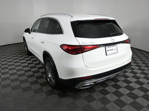 Used 2026 Mercedes-Benz GLC 300 image 4