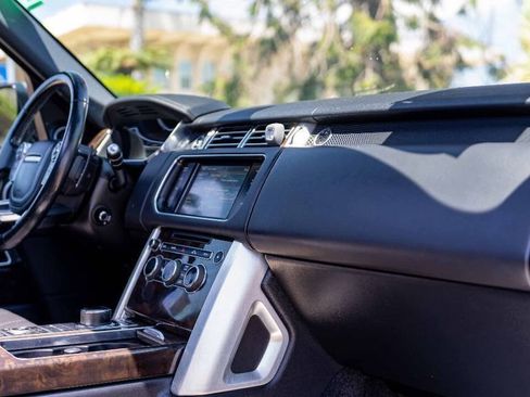 Used 2014 Land Rover Range Rover HSE image 17
