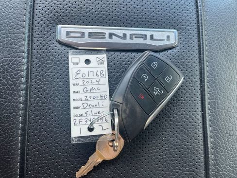 Used 2024 GMC Sierra 2500 Denali w/ Denali Reserve Package AWD/4WD image 29
