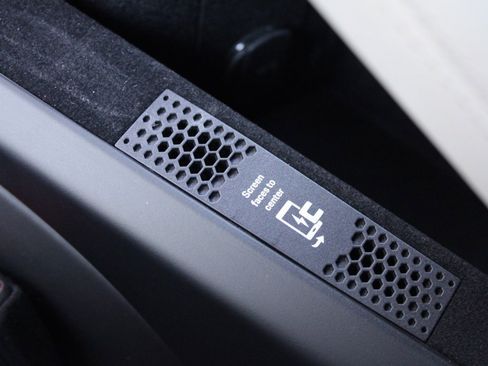 Used 2023 Porsche Taycan image 37