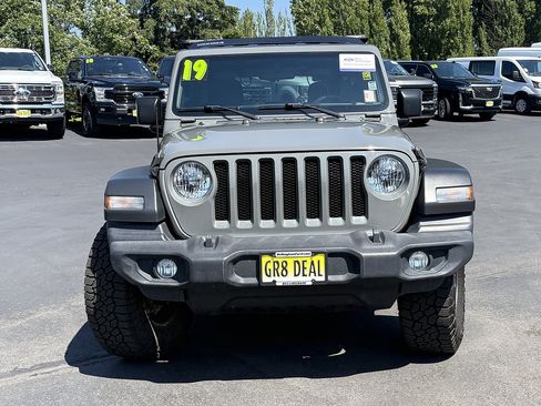 Used 2019 Jeep Wrangler Sport AWD/4WD image 3