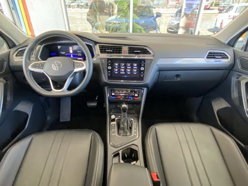 Used 2023 Volkswagen Tiguan SE FWD image 14