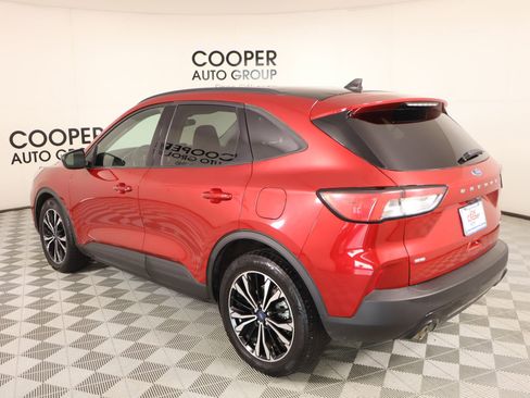 Used 2022 Ford Escape SE w/ SE Sport Appearance Package image 23